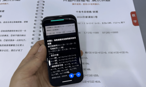 宇树机器人格斗、智元机器人写书法…机器人争相整活儿，WAIC成新科技春晚
